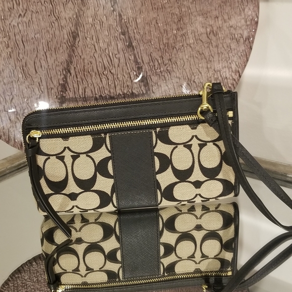 COACH Signature C Zippy Wallet Never Used - Picture 4 of 9